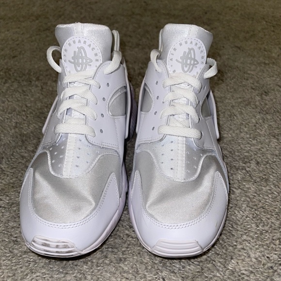 SOLD❗️Nike white huarache sneakers 🤍 - Picture 5 of 6